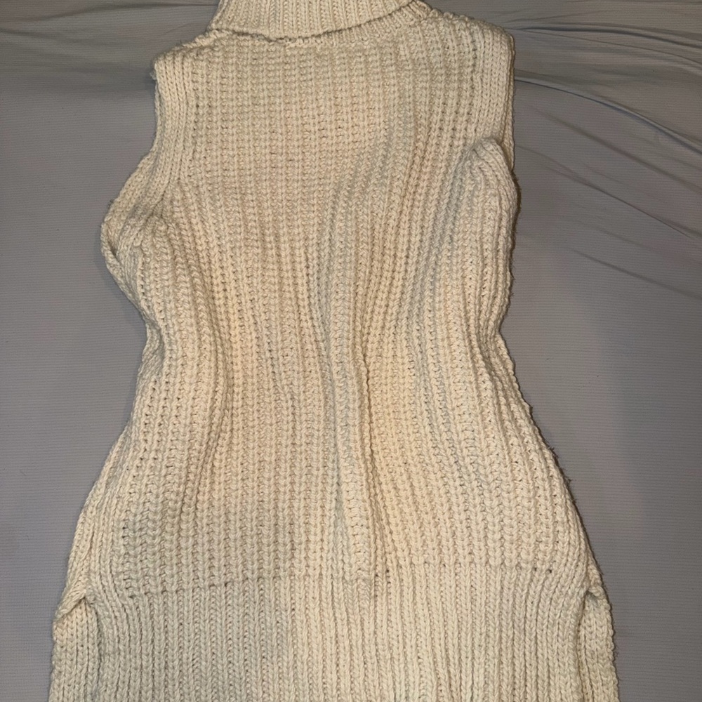H&M Cream Turtleneck Sleeveless Sweater